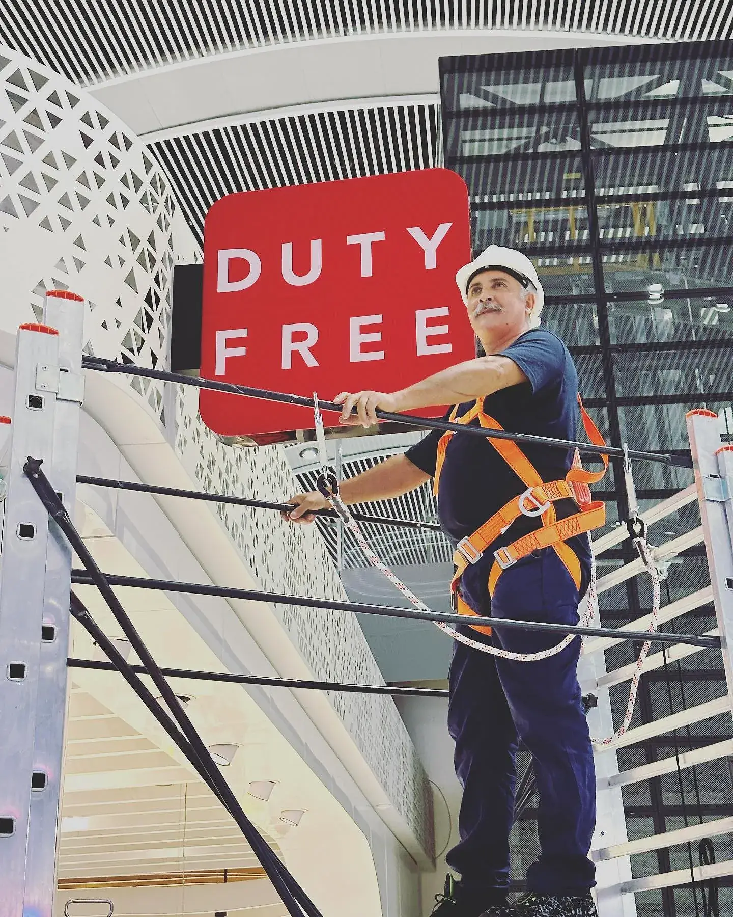 Istanbul Airport, International Terminal · Sign fabrication & installation